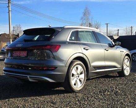Серый Ауди E-Tron, объемом двигателя 0 л и пробегом 99 тыс. км за 31990 $, фото 8 на Automoto.ua