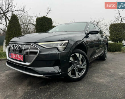 Серый Ауди E-Tron, объемом двигателя 0 л и пробегом 150 тыс. км за 23800 $, фото 66 на Automoto.ua