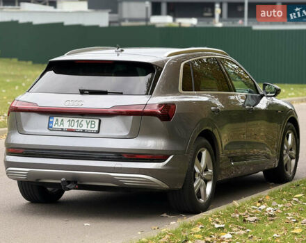 Серый Ауди E-Tron, объемом двигателя 0 л и пробегом 34 тыс. км за 33900 $, фото 5 на Automoto.ua