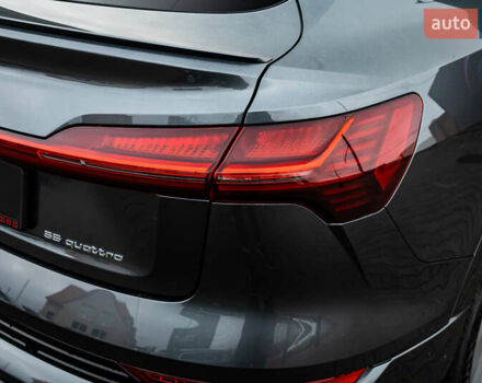 Сірий Ауді E-Tron, об'ємом двигуна 0 л та пробігом 82 тис. км за 39888 $, фото 48 на Automoto.ua