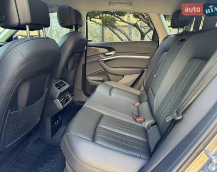 Сірий Ауді E-Tron, об'ємом двигуна 0 л та пробігом 100 тис. км за 25500 $, фото 20 на Automoto.ua