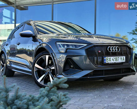 Серый Ауди E-Tron, объемом двигателя 0 л и пробегом 41 тыс. км за 44990 $, фото 7 на Automoto.ua