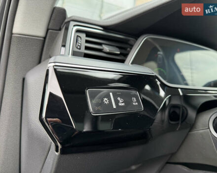 Ауди E-Tron 2020 в Тернополе на Automoto.ua Серый Ауди E-Tron, объемом двигателя 0 л и пробегом 126 тыс. км за 23900 $, фото 67 на Automoto.ua