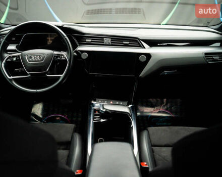 Сірий Ауді E-Tron, об'ємом двигуна 0 л та пробігом 154 тис. км за 25900 $, фото 72 на Automoto.ua