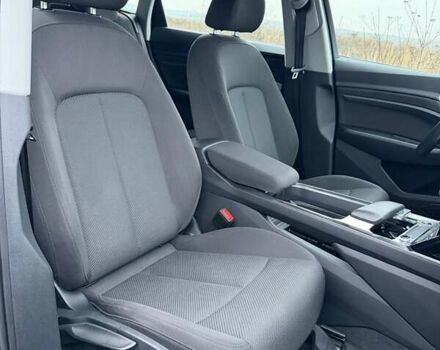 Сірий Ауді E-Tron, об'ємом двигуна 0 л та пробігом 178 тис. км за 21700 $, фото 40 на Automoto.ua