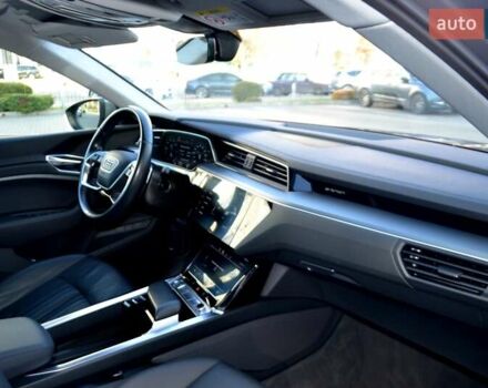 Серый Ауди E-Tron, объемом двигателя 0 л и пробегом 125 тыс. км за 23800 $, фото 168 на Automoto.ua