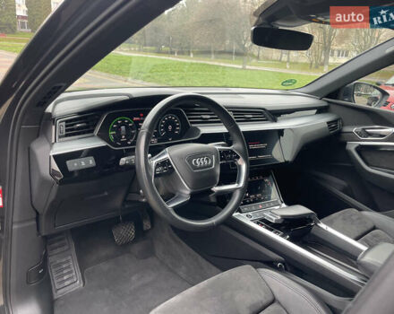 Серый Ауди E-Tron, объемом двигателя 0 л и пробегом 90 тыс. км за 34490 $, фото 11 на Automoto.ua