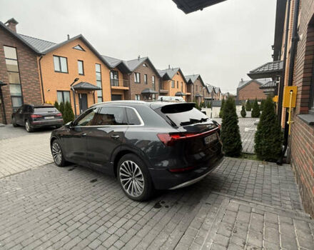 Серый Ауди E-Tron, объемом двигателя 0 л и пробегом 177 тыс. км за 27000 $, фото 4 на Automoto.ua