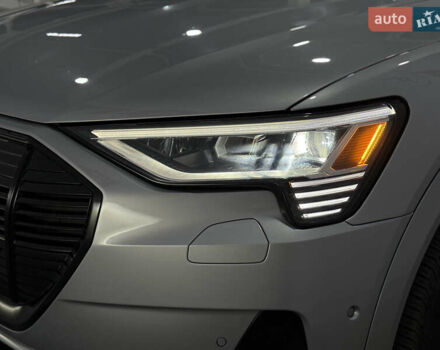 Серый Ауди E-Tron, объемом двигателя 0 л и пробегом 44 тыс. км за 33000 $, фото 14 на Automoto.ua