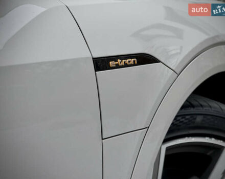 Серый Ауди E-Tron, объемом двигателя 0 л и пробегом 36 тыс. км за 45445 $, фото 48 на Automoto.ua
