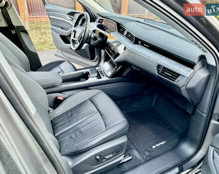 Серый Ауди E-Tron, объемом двигателя 0 л и пробегом 78 тыс. км за 33000 $, фото 24 на Automoto.ua