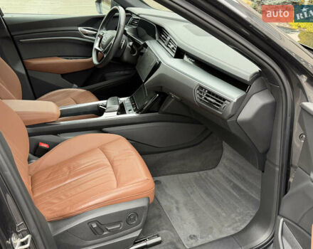 Серый Ауди E-Tron, объемом двигателя 0 л и пробегом 126 тыс. км за 29999 $, фото 39 на Automoto.ua