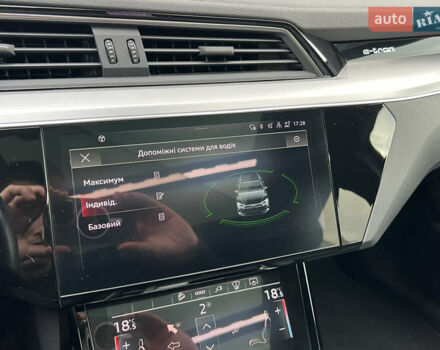 Ауді E-Tron 2021 у Луцьку на Automoto.ua Сірий Ауді E-Tron, об'ємом двигуна 0 л та пробігом 125 тис. км за 34999 $, фото 59 на Automoto.ua