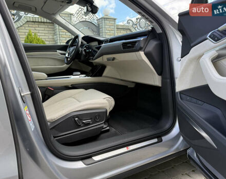 Серый Ауди E-Tron, объемом двигателя 0 л и пробегом 130 тыс. км за 37000 $, фото 90 на Automoto.ua