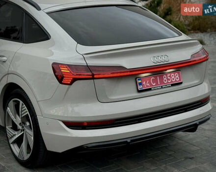 Серый Ауди E-Tron, объемом двигателя 0 л и пробегом 36 тыс. км за 45445 $, фото 49 на Automoto.ua