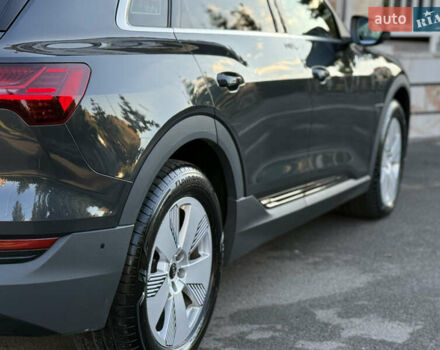 Серый Ауди E-Tron, объемом двигателя 0 л и пробегом 125 тыс. км за 26900 $, фото 20 на Automoto.ua