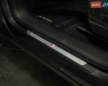 Сірий Ауді E-Tron, об'ємом двигуна 0 л та пробігом 86 тис. км за 37423 $, фото 18 на Automoto.ua