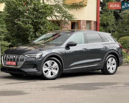 Серый Ауди E-Tron, объемом двигателя 0 л и пробегом 123 тыс. км за 26999 $, фото 3 на Automoto.ua