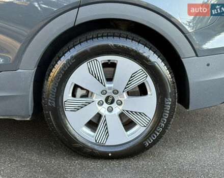 Серый Ауди E-Tron, объемом двигателя 0 л и пробегом 125 тыс. км за 26900 $, фото 10 на Automoto.ua