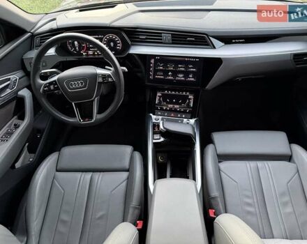 Серый Ауди E-Tron, объемом двигателя 0 л и пробегом 44 тыс. км за 33900 $, фото 2 на Automoto.ua