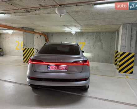 Серый Ауди E-Tron, объемом двигателя 0 л и пробегом 32 тыс. км за 41990 $, фото 5 на Automoto.ua