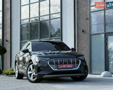 Серый Ауди E-Tron, объемом двигателя 0 л и пробегом 93 тыс. км за 28450 $, фото 6 на Automoto.ua