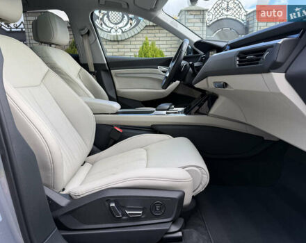 Серый Ауди E-Tron, объемом двигателя 0 л и пробегом 130 тыс. км за 37000 $, фото 92 на Automoto.ua