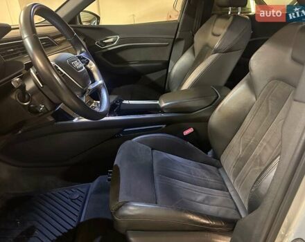 Сірий Ауді E-Tron, об'ємом двигуна 0 л та пробігом 152 тис. км за 24700 $, фото 10 на Automoto.ua