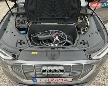 Серый Ауди E-Tron, объемом двигателя 0 л и пробегом 153 тыс. км за 28500 $, фото 3 на Automoto.ua