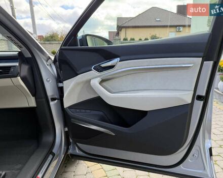 Серый Ауди E-Tron, объемом двигателя 0 л и пробегом 130 тыс. км за 37000 $, фото 87 на Automoto.ua