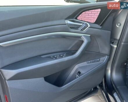 Серый Ауди E-Tron, объемом двигателя 0 л и пробегом 59 тыс. км за 37396 $, фото 15 на Automoto.ua