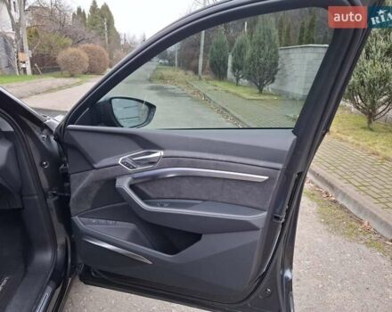 Сірий Ауді E-Tron, об'ємом двигуна 0 л та пробігом 43 тис. км за 41999 $, фото 20 на Automoto.ua