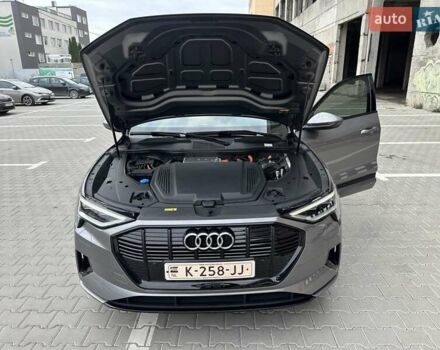 Ауди E-Tron 2021 в Тернополе на Automoto.ua Серый Ауди E-Tron, объемом двигателя 0 л и пробегом 85 тыс. км за 27999 $, фото 17 на Automoto.ua