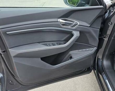 Сірий Ауді E-Tron, об'ємом двигуна 0 л та пробігом 99 тис. км за 27280 $, фото 123 на Automoto.ua