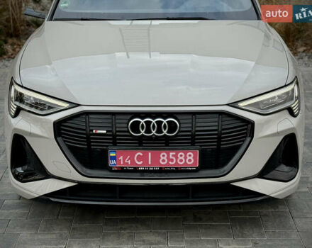 Серый Ауди E-Tron, объемом двигателя 0 л и пробегом 36 тыс. км за 45445 $, фото 28 на Automoto.ua