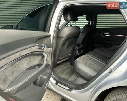 Сірий Ауді E-Tron, об'ємом двигуна 0 л та пробігом 45 тис. км за 33999 $, фото 58 на Automoto.ua