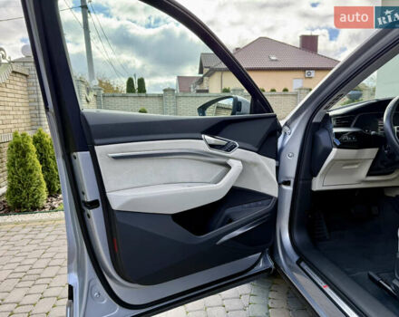 Серый Ауди E-Tron, объемом двигателя 0 л и пробегом 130 тыс. км за 37000 $, фото 48 на Automoto.ua