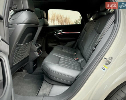 Серый Ауди E-Tron, объемом двигателя 0 л и пробегом 36 тыс. км за 45445 $, фото 74 на Automoto.ua