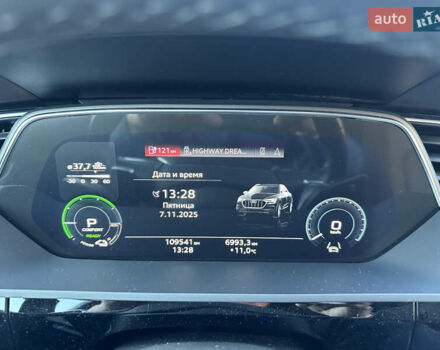 Серый Ауди E-Tron, объемом двигателя 0 л и пробегом 108 тыс. км за 32500 $, фото 9 на Automoto.ua