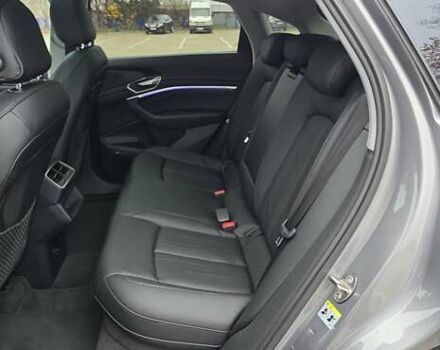 Сірий Ауді E-Tron, об'ємом двигуна 0 л та пробігом 140 тис. км за 28800 $, фото 83 на Automoto.ua