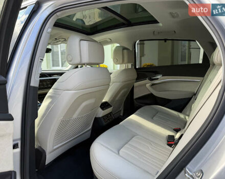 Серый Ауди E-Tron, объемом двигателя 0 л и пробегом 130 тыс. км за 37000 $, фото 113 на Automoto.ua