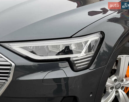 Серый Ауди E-Tron, объемом двигателя 0 л и пробегом 126 тыс. км за 29999 $, фото 3 на Automoto.ua