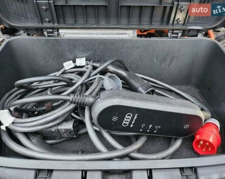 Сірий Ауді E-Tron, об'ємом двигуна 0 л та пробігом 117 тис. км за 27200 $, фото 24 на Automoto.ua