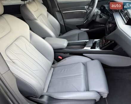 Серый Ауди E-Tron, объемом двигателя 0 л и пробегом 44 тыс. км за 33900 $, фото 7 на Automoto.ua