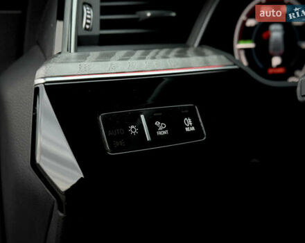 Серый Ауди E-Tron, объемом двигателя 0 л и пробегом 36 тыс. км за 45445 $, фото 137 на Automoto.ua