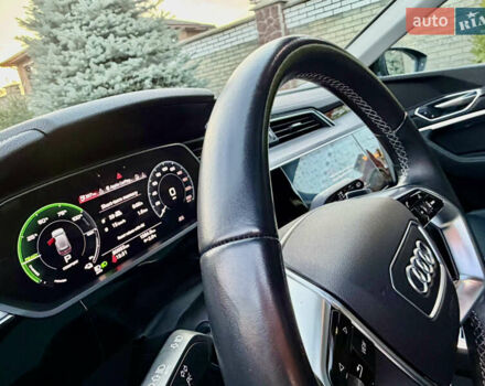 Серый Ауди E-Tron, объемом двигателя 0 л и пробегом 78 тыс. км за 33000 $, фото 23 на Automoto.ua