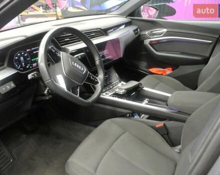 Серый Ауди E-Tron, объемом двигателя 0 л и пробегом 60 тыс. км за 29990 $, фото 21 на Automoto.ua