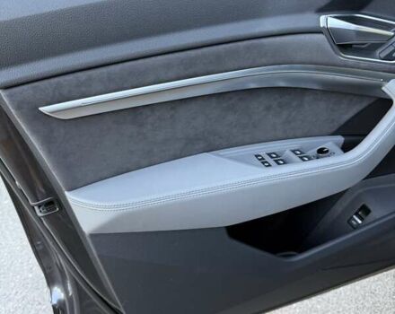 Серый Ауди E-Tron, объемом двигателя 0 л и пробегом 44 тыс. км за 33900 $, фото 48 на Automoto.ua