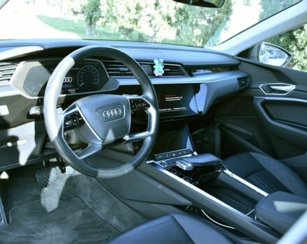 Ауді E-Tron 2021 у Чернівцях на Automoto.ua Сірий Ауді E-Tron, об'ємом двигуна 0 л та пробігом 82 тис. км за 31500 $, фото 5 на Automoto.ua