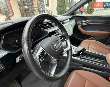 Серый Ауди E-Tron, объемом двигателя 0 л и пробегом 126 тыс. км за 29999 $, фото 24 на Automoto.ua